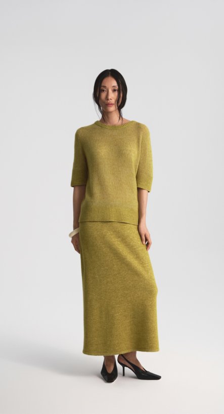 Костюм: пуловер и юбка миди