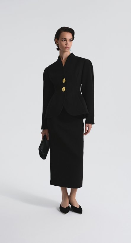 Костюм: жакет приталенный и юбка миди