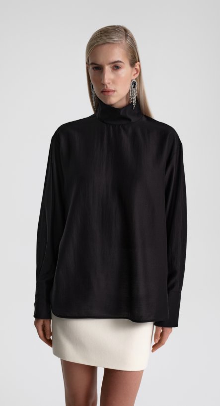 Блуза с воротником-стойкой