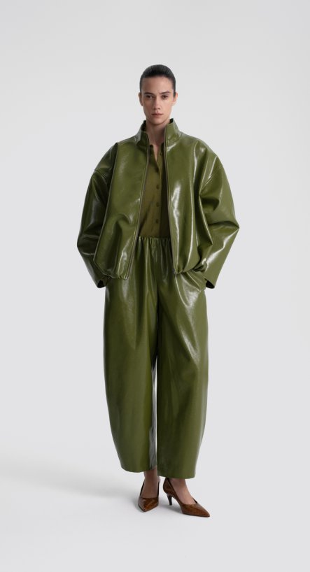 Брюки из лакированной кожи