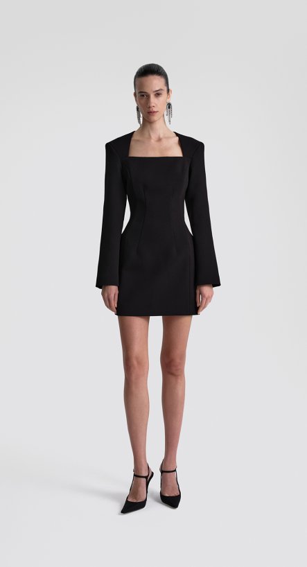 Платье с вырезом каре