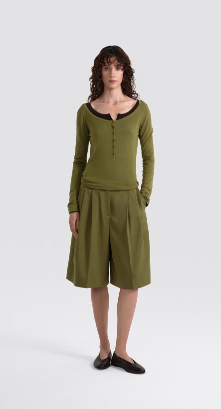 Шорты свободного силуэта с защипами