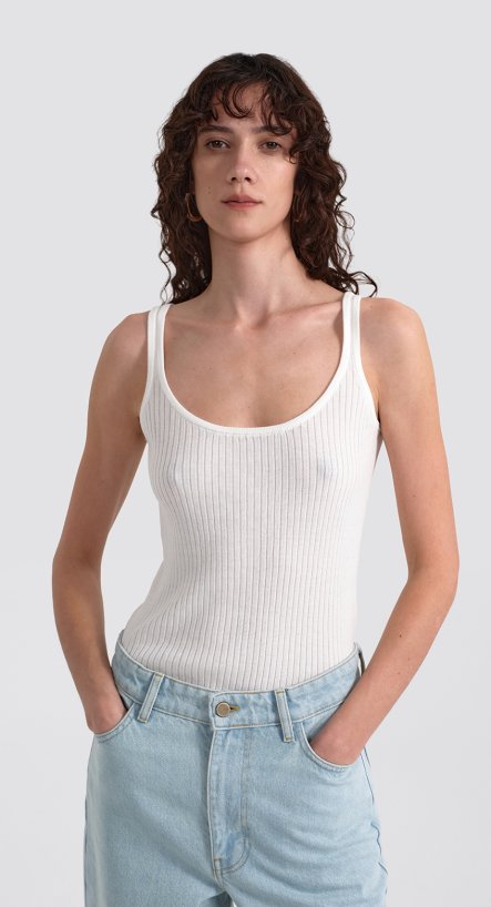 Топ на тонкиx бретелях