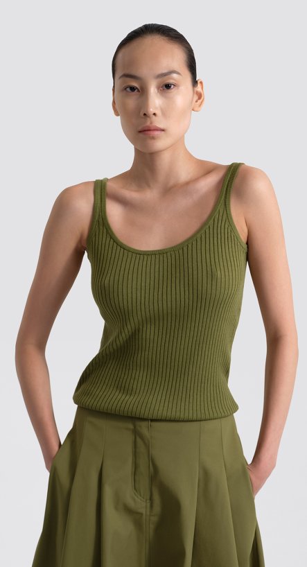 Топ на тонкиx бретелях