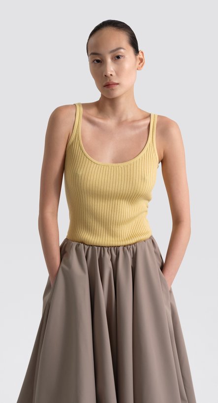 Топ на тонкиx бретелях