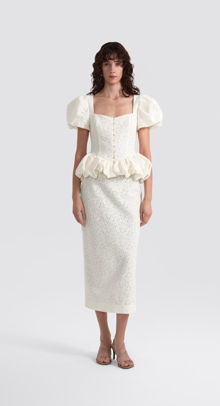 Костюм: блуза и юбка миди из кружева